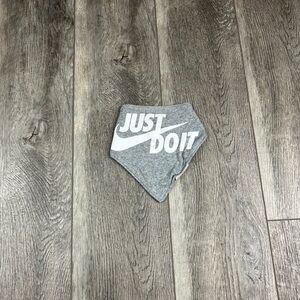 Nike Baby Grey Bib‎